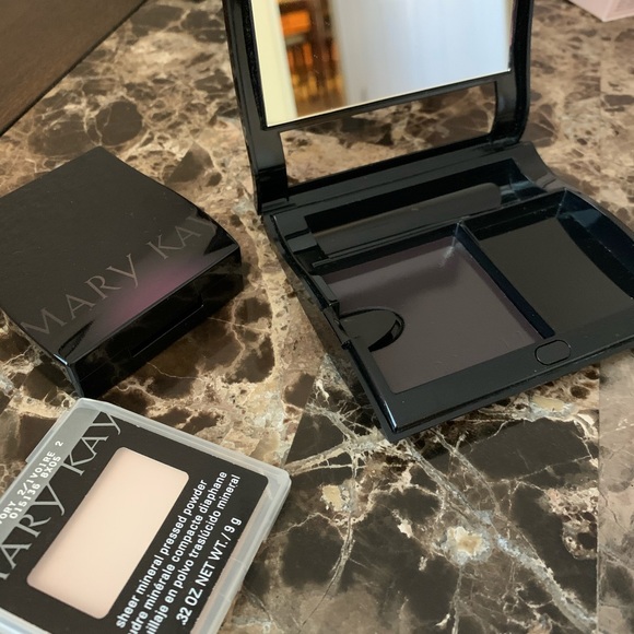 MaryKay~Compact/Compact Mini/Applicators/Powder - Picture 2 of 6
